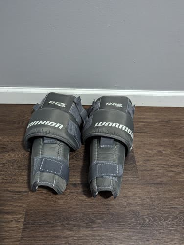 Warrior R\G5 SR+ Goalie Knee Pads w/ Warrior Goalie Stick
