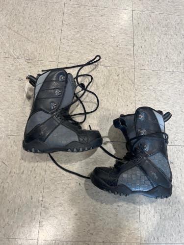 Used Size 5.0 Kid's La Mar Snowboard Boots