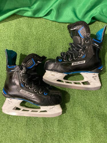 Used Intermediate Bauer Nexus N9000 Hockey Skates Regular Width Size 4.5
