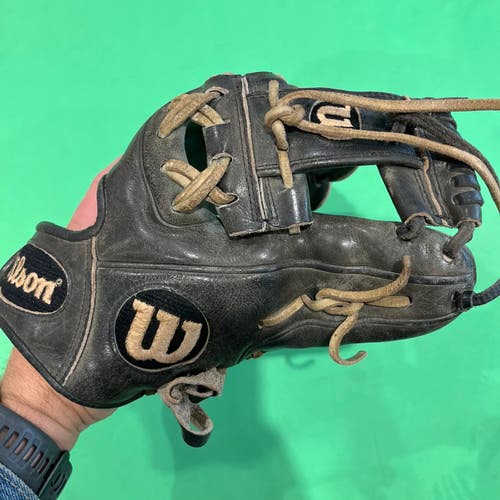 Used Wilson A2000 DP 15 Right Hand Throw Infield Baseball Glove 11.5"