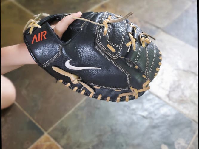 Like New Condition Right Hand Throw Nike Catcher's Baseball Glove 33.5" Nike Air