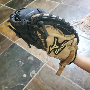 Used Right Hand Throw Mizuno Catcher's GXC-105 Baseball Glove 32.5"