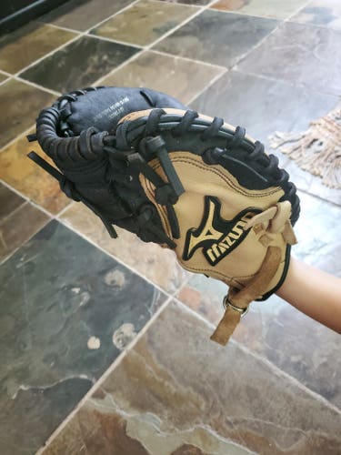 Used Right Hand Throw Mizuno Catcher's GXC-105 Baseball Glove 32.5"