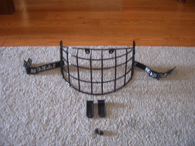 Hockey Half Cage-Excellent Like New Condition Vintage Itech Type 4 RBE III 1/2 Hockey Helmet Cage