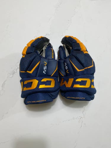 Used  CCM 10" Pro Stock Tacks AS-V Gloves