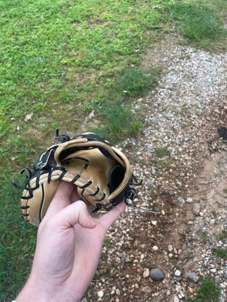 Wilson A2000 DPCM 33”baseball Catcher’s Mitt