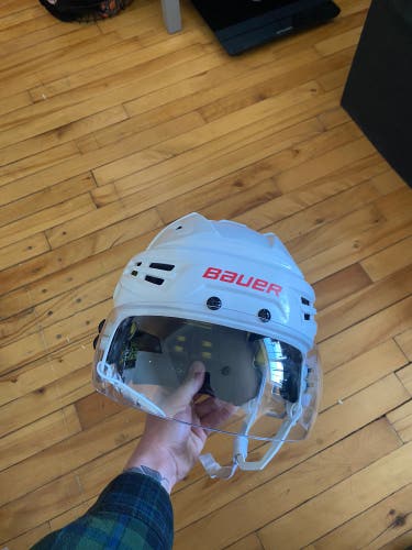 Medium Bauer Re-Akt Vvn Helmet ( Wings ) Pro Stock With Visor