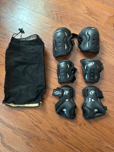 Rollerblade protection set youth. Hands, Elbow And Knees