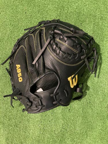 Black Used Wilson A950 Right Hand Throw Catcher's Baseball Glove 34"