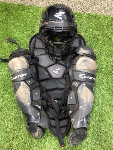 Used Youth Easton Qwickfit Catcher's Set