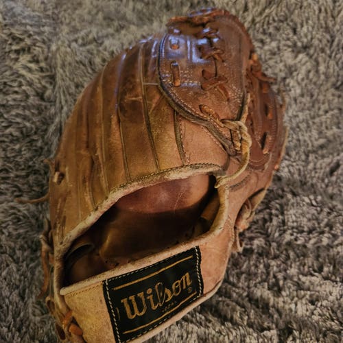 Wilson Right Hand Throw Infield A2605 Willie Horton Pro Style Baseball Glove 11.5" Grip-Tite pocket