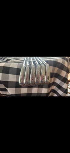 Used Men's Titleist Right Handed Clubs (Full Set)
