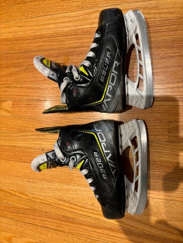 Used Youth Bauer  9 Vapor 3X Hockey Skates
