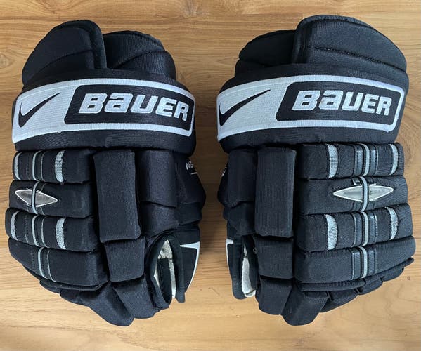 Barely Used Bauer - Nike NBHPRO Gloves 15"