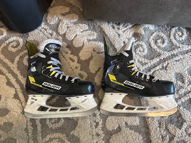 Used Junior Bauer Regular Width Size 2 Supreme M4 Hockey Skates