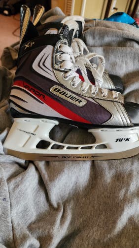 Used Intermediate Bauer Vapor 1X Hockey Skates Size 4