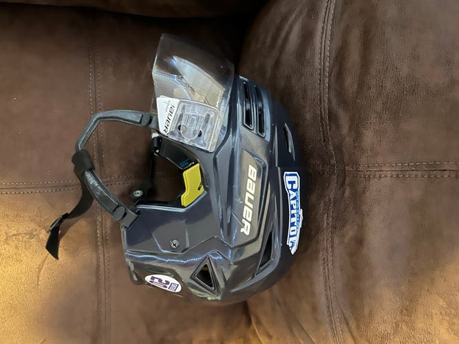 Used Medium Bauer Re-Akt 200 Helmet
