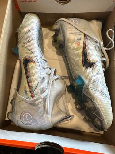 Gently Used Size 5 Youth Nike Mercurial Superfly Cleats