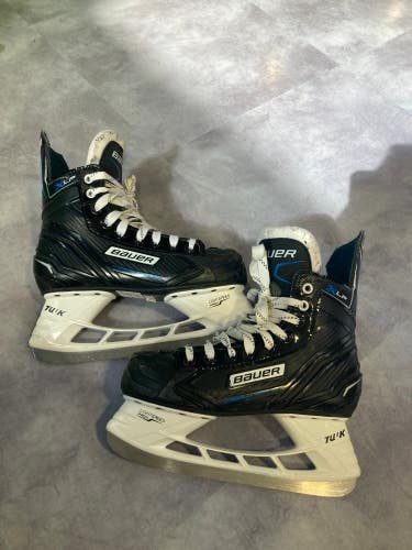 Used Intermediate Bauer XLP Hockey Skates Regular Width Size 6