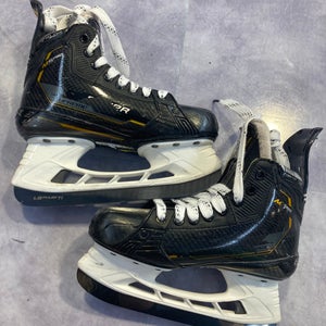 Used Intermediate Bauer Supreme M5 Pro Hockey Skates Size 4.5