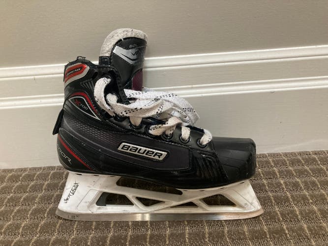 Intermediate Bauer Vapor X700 Hockey Goalie Skates Size 5.5