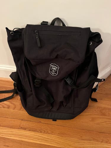 Brand New Pacific Rink Pond Pack Bag
