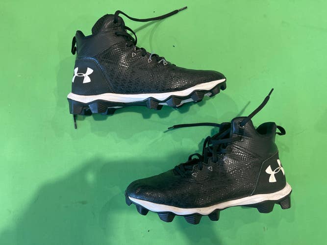 Used Size 7.0 Men's Under Armour High Top Cleats