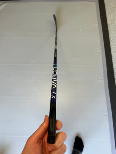 New Senior Bauer Right Handed P28 Pro Stock Vapor Hyperlite Hockey Stick