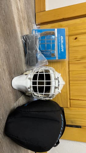 Like NEW! Bauer profile 960 Goalie mask  and accessories Combo.