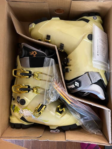 New In Box, Women’s Size 24.5 (7.5) Black Diamond Shiva Alpine Touring Ski Boots