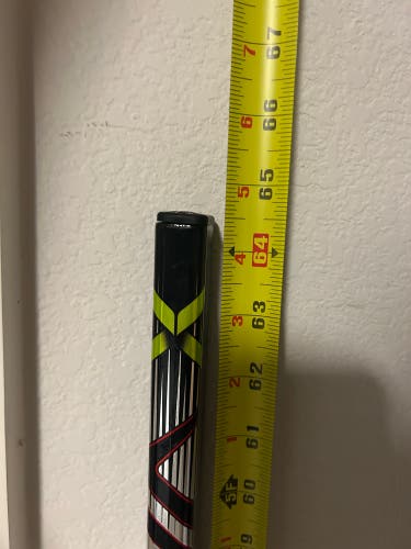 1 New Senior Bauer Right Handed P28  Vapor Hyperlite 2 Hockey Stick