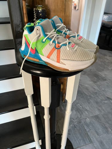 Nike Lebron Witness Basketball Shoes