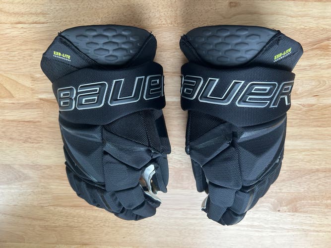Like New Bauer 14" Vapor Hyperlite Gloves