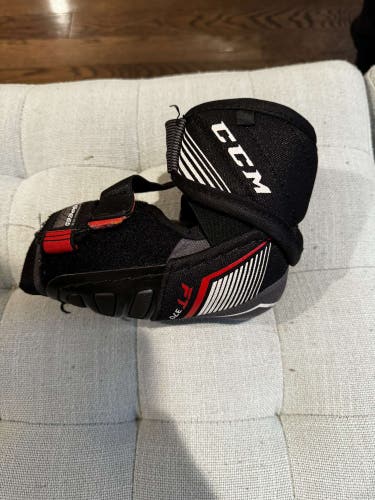 CCM Jetspeed 370 elbow pads