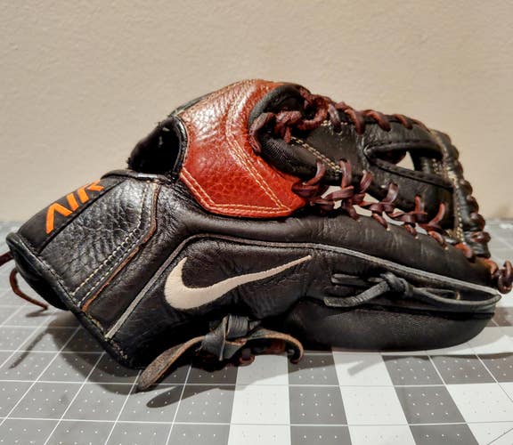 Nike N1 Air Baseball Glove 11.5" RHT -- GREAT Leather!