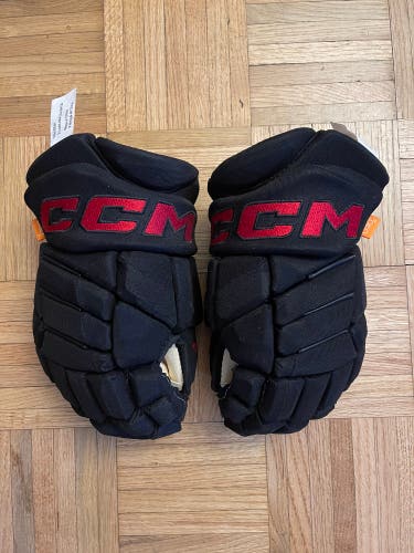 New Carolina Hurricanes Stadium Series 2023 CCM 13" Team Stock Jetspeed FT1 Gloves