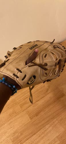 Used Wilson Right Hand Throw First Base A2000 Baseball Glove 12.25"