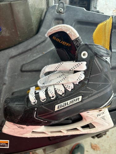 Used Intermediate Bauer Regular Width Size 4 Supreme S170 Hockey Skates