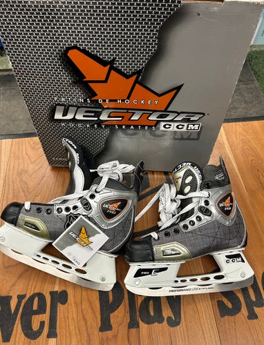 CCM Vector ProTacks FREE extra set of blades Hockey Skates Size 5