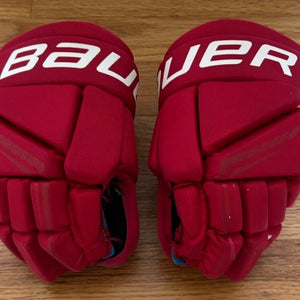 Red Bauer hockey gloves In Great Condition