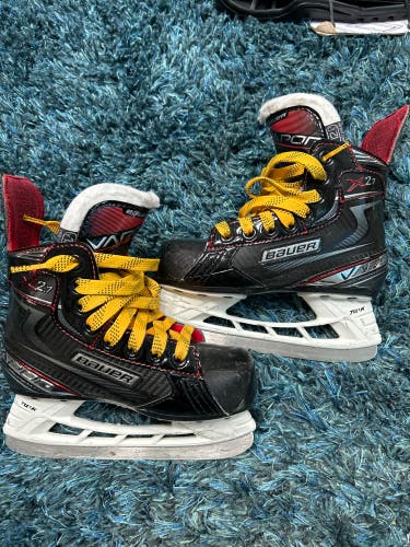 Bauer vapor x2.7 size 12.5 youth
