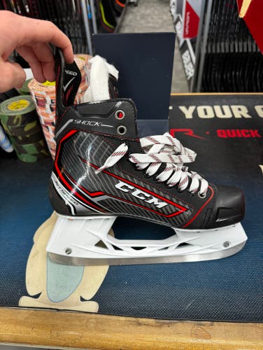 New Senior CCM Regular Width   8 JetSpeed Shock Hockey Skates