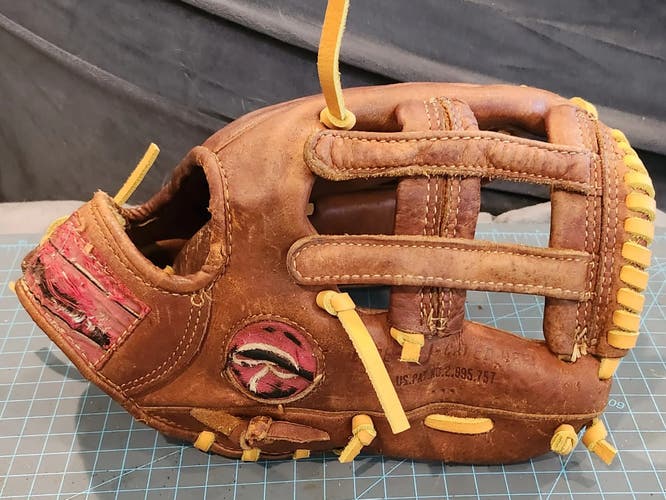 Used Rawlings KM 10 VINTAGE Baseball Glove