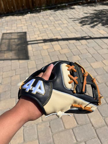 New Infield 11.5" Signature Series Baseball Glove