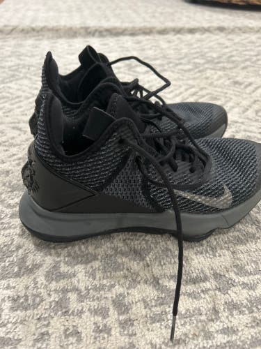 Used Size 7.0 (Women's 8.0) Nike Lebron 8 Shoes
