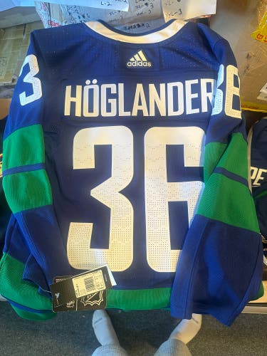 Vancouver Canucks Nils Hoglander stick jersey size 42-brand new with tags and a fully stitched kit