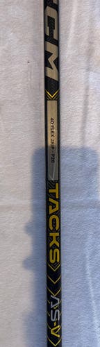 Used Junior CCM Right Handed P28 Tacks AS-V Hockey Stick