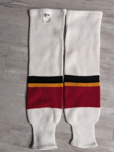 New Men's Adult Medium White KOBE Athletic Knit Ice Hockey Socks with Red, Black yellow pipe