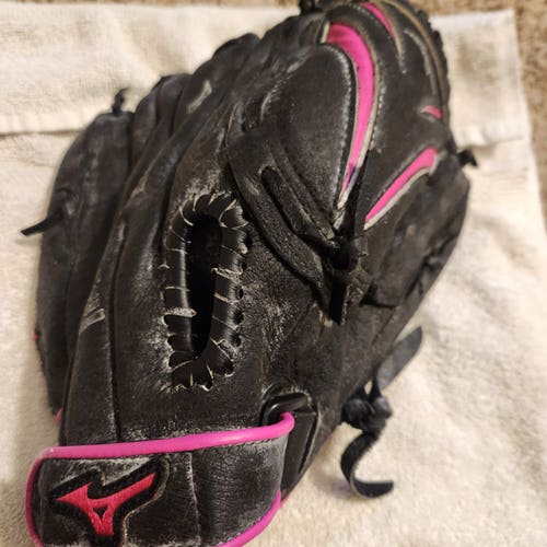 Mizuno Right Hand Throw Finch Softball Glove 11" Black/Pink