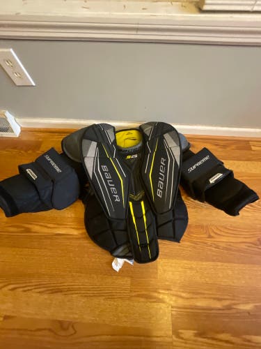Used  Bauer Supreme s29 Goalie Chest Protector